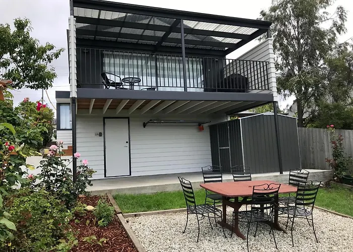 Omaroo House - Panoramic Water Views