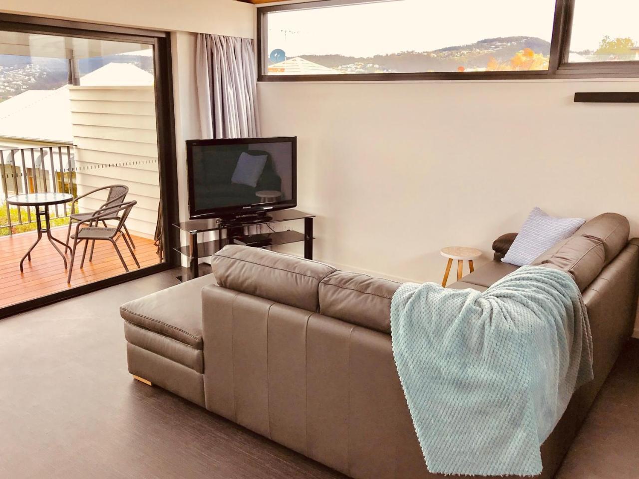 Holiday home Omaroo House - Panoramic Water Views *